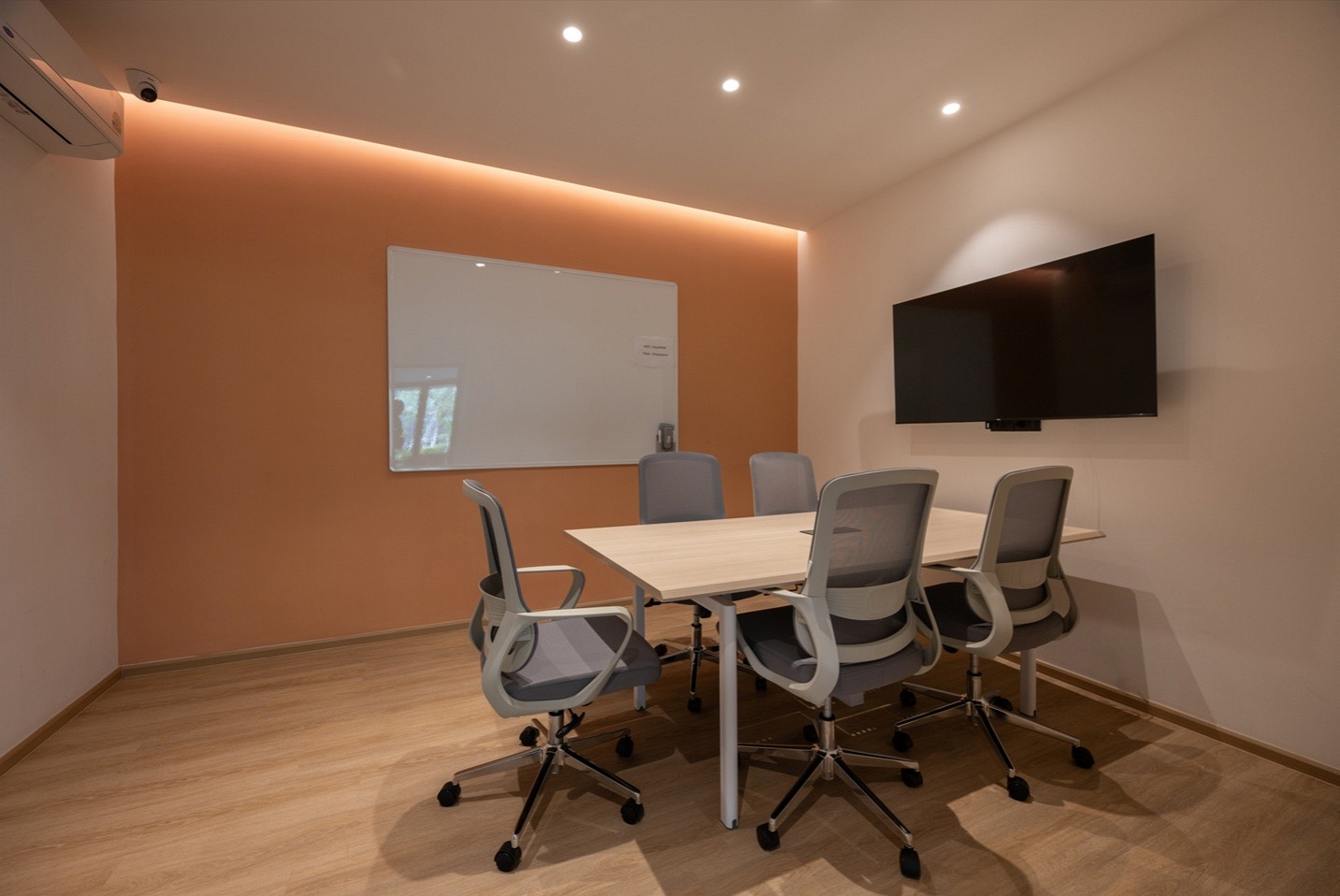 Cozy Meeting Room