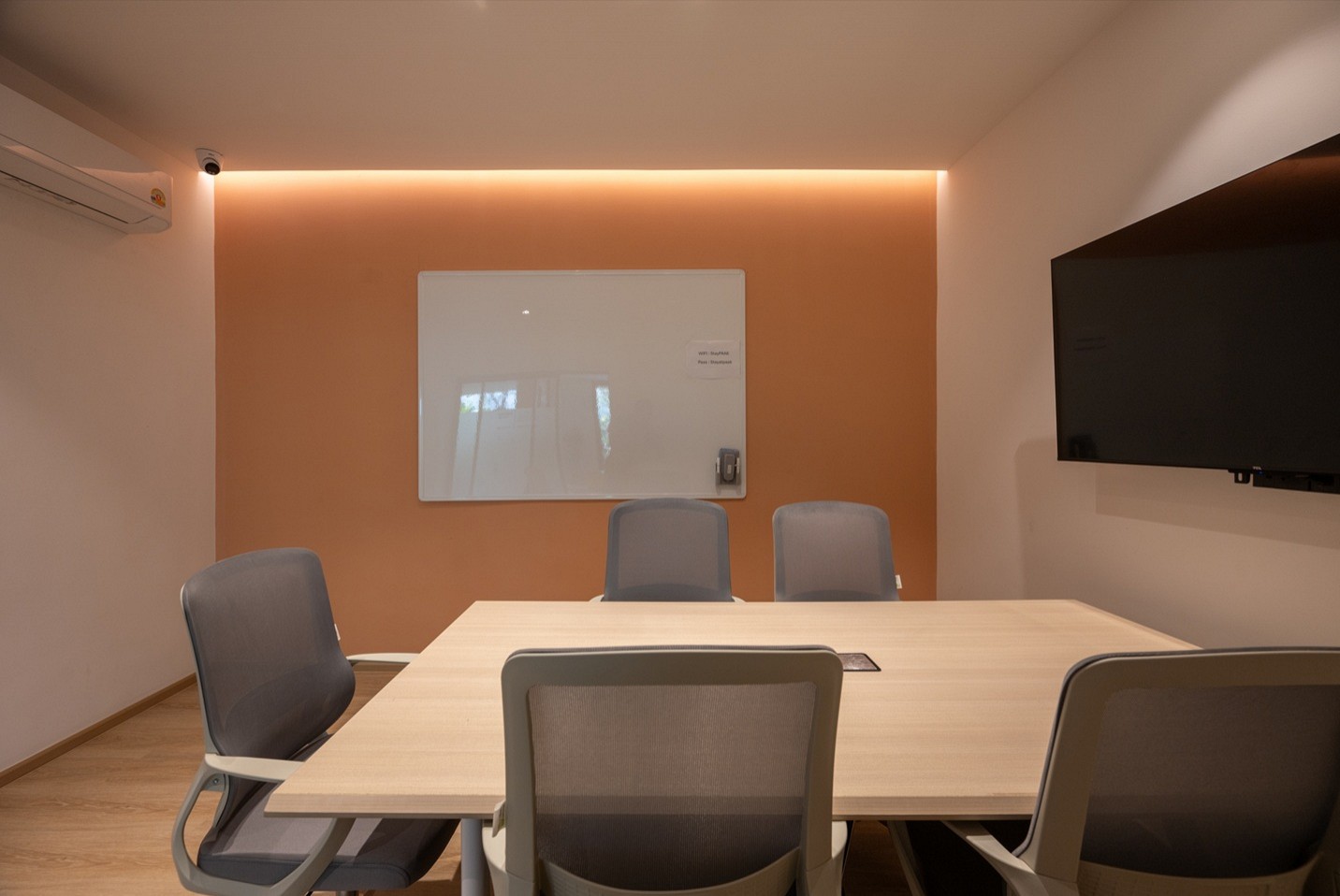 Cozy Meeting Room